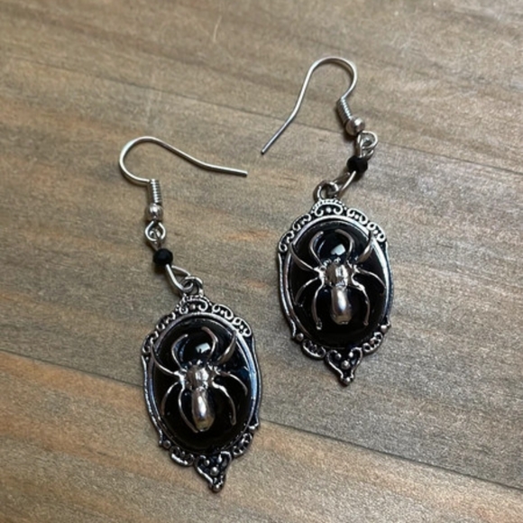 Halloween Spider Earrings - Picture 2 of 4